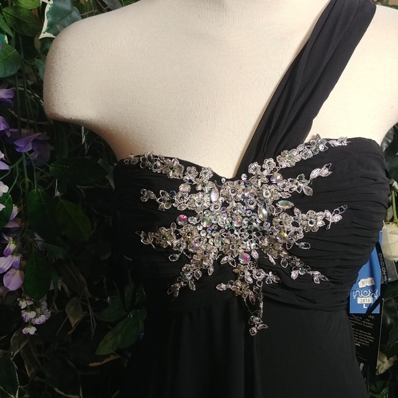 ELEGANT BLACK DINNER GOWN WITH BEADS/SEQUINS  SZ L - Picture 5 of 6